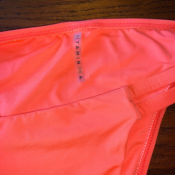 Vitamin A keyhole Bikini Set - Picture 3 of 3